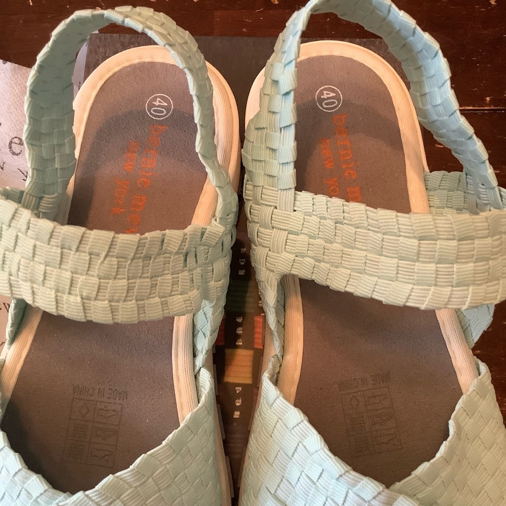 Bernie Mev Baby Blue stretchy Kaia sandal. NIB Womens 9-9.5 - Picture 9 of 10